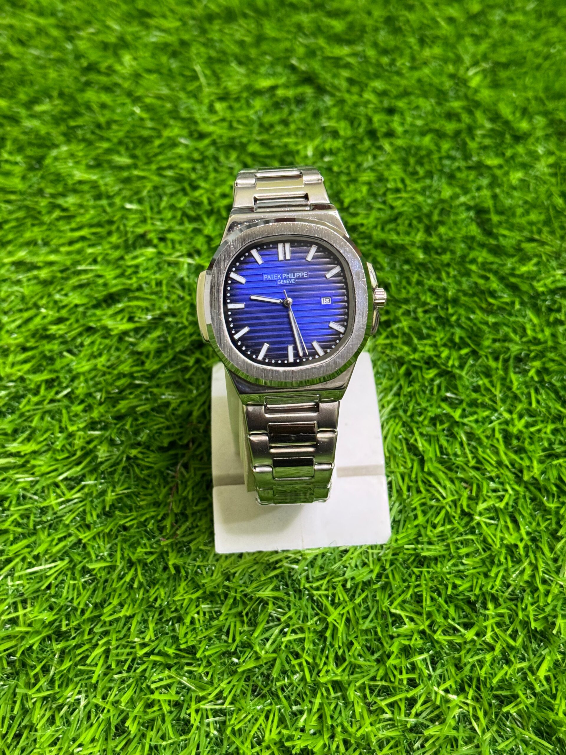 Patek Philippe Genève Date just – Elegant Swiss Quartz Watch - Image 4